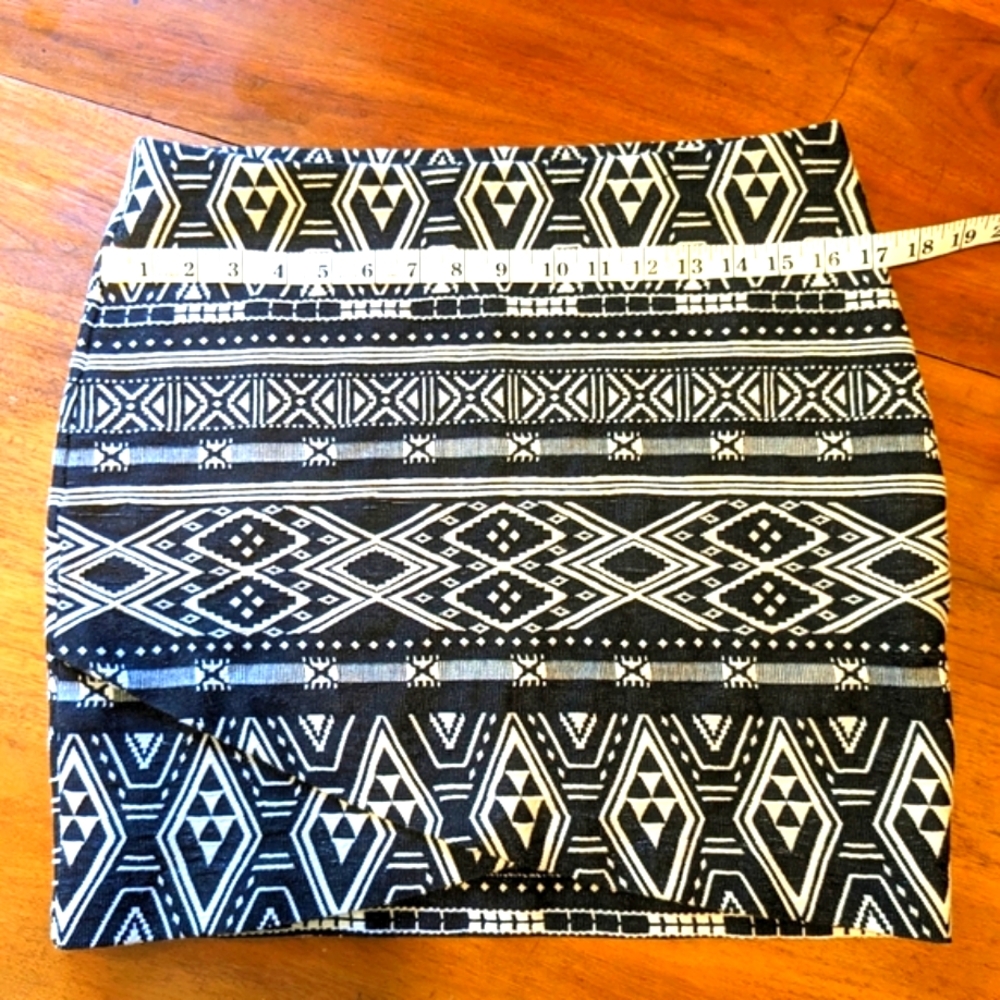 H&M Mini skirt size small black and white